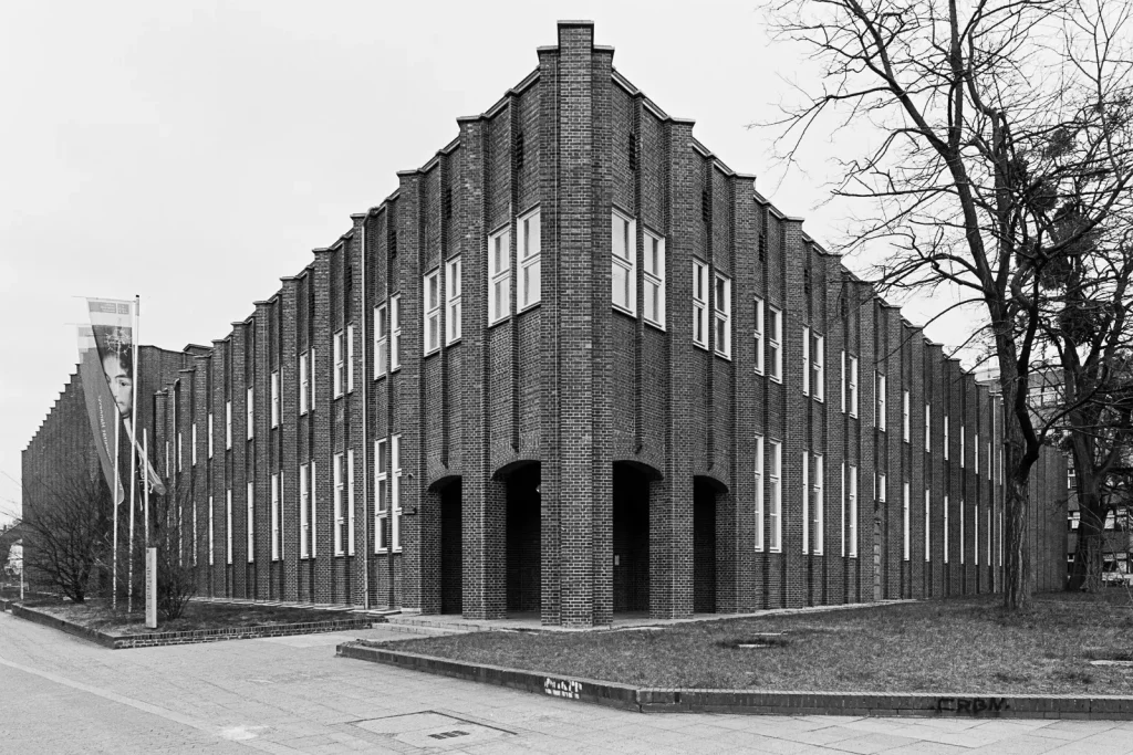 Image of the Franzius institute, part of the Leibniz University Hannover.