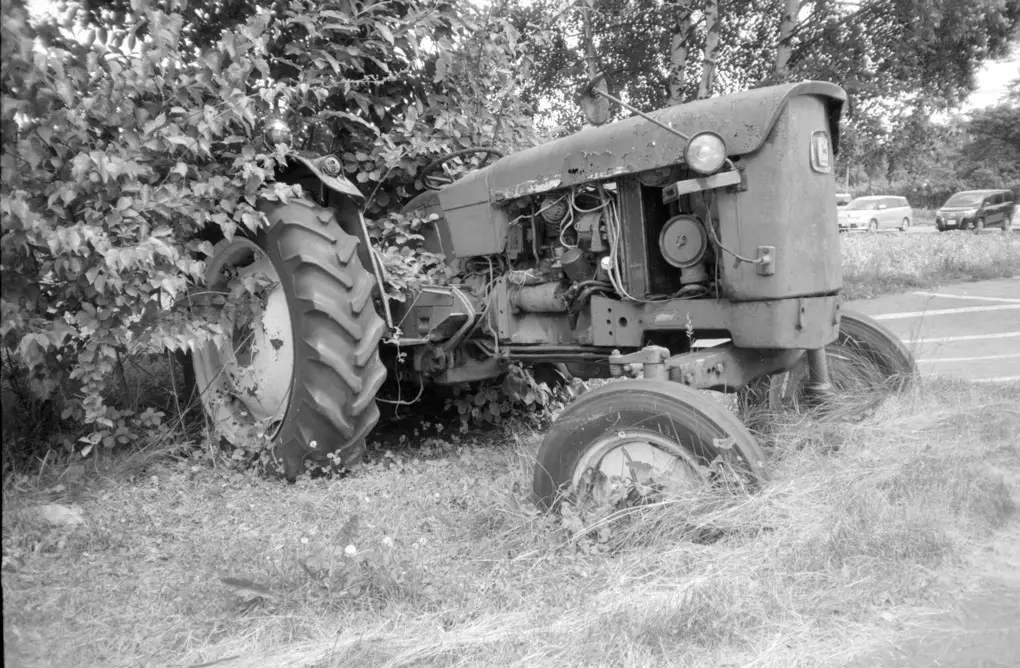 photo of tractor in hokkaido Konica Genba Kontaku 28 WB