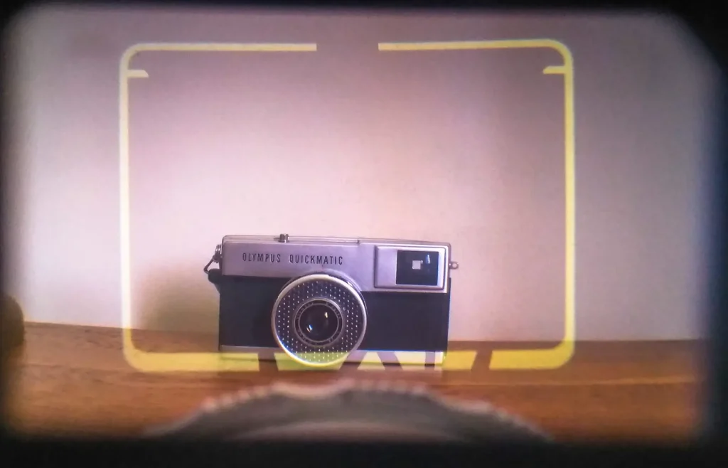 Kodak Retinette IIA viewfinder showing swinging needle to be centered for correct exposure