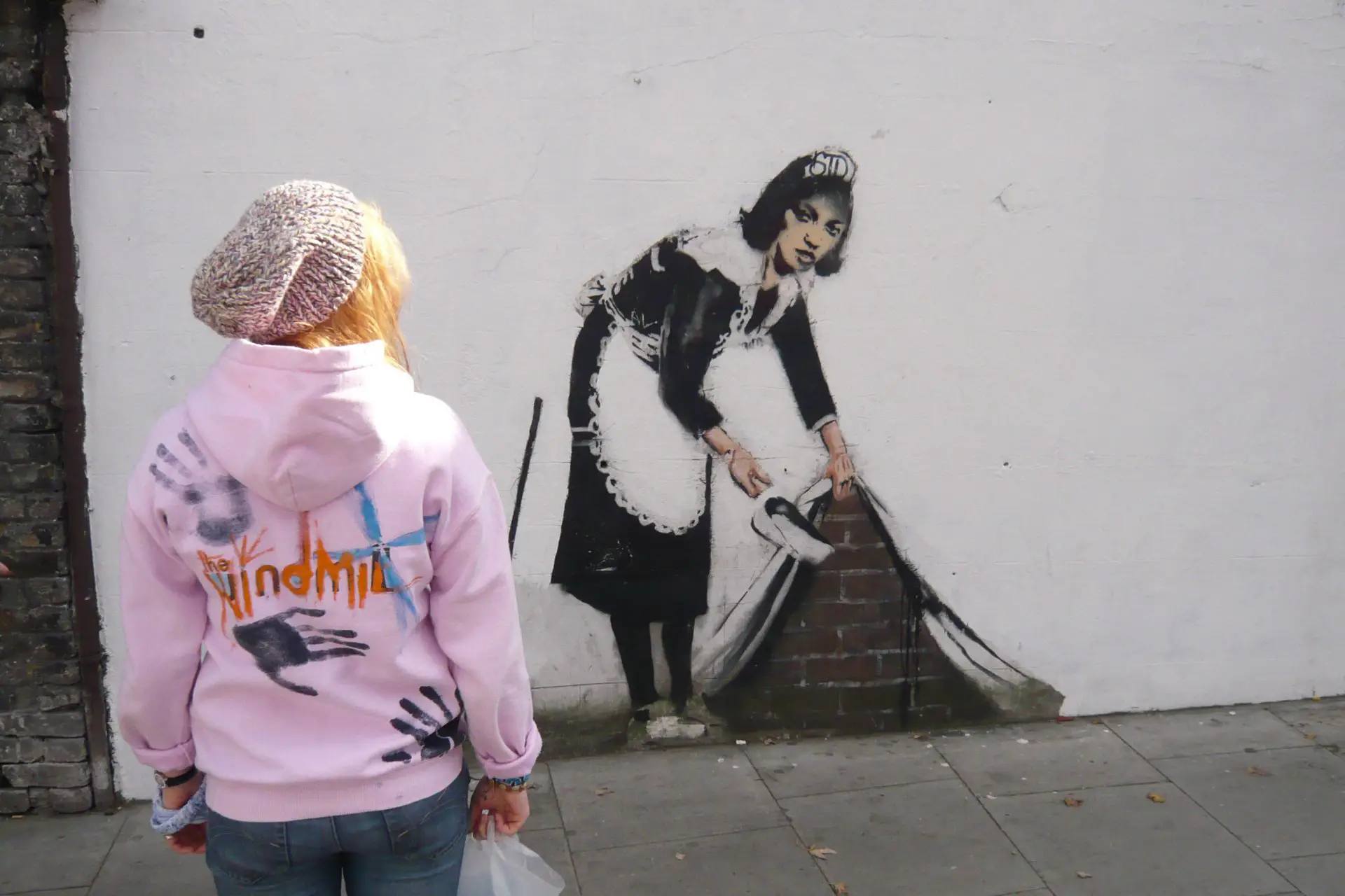 Bansky graffiti of chambermaid 