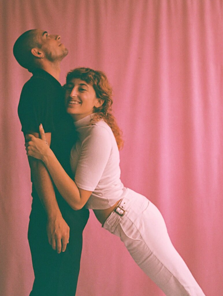 Portrait of couple, man and woman, on Dubblefilm bubblegum