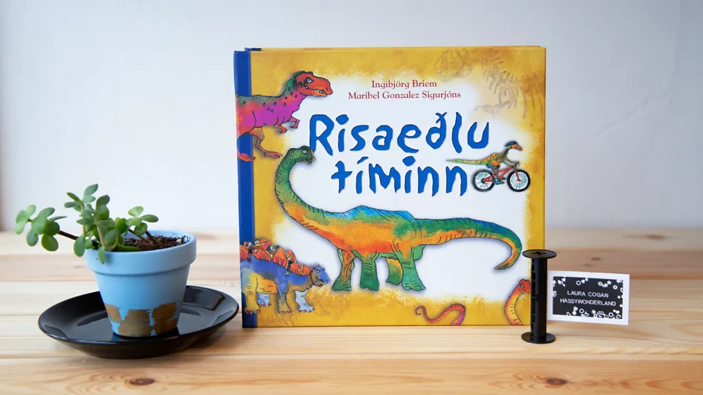 risaeðlu tíminn book with four darkroom prints inside