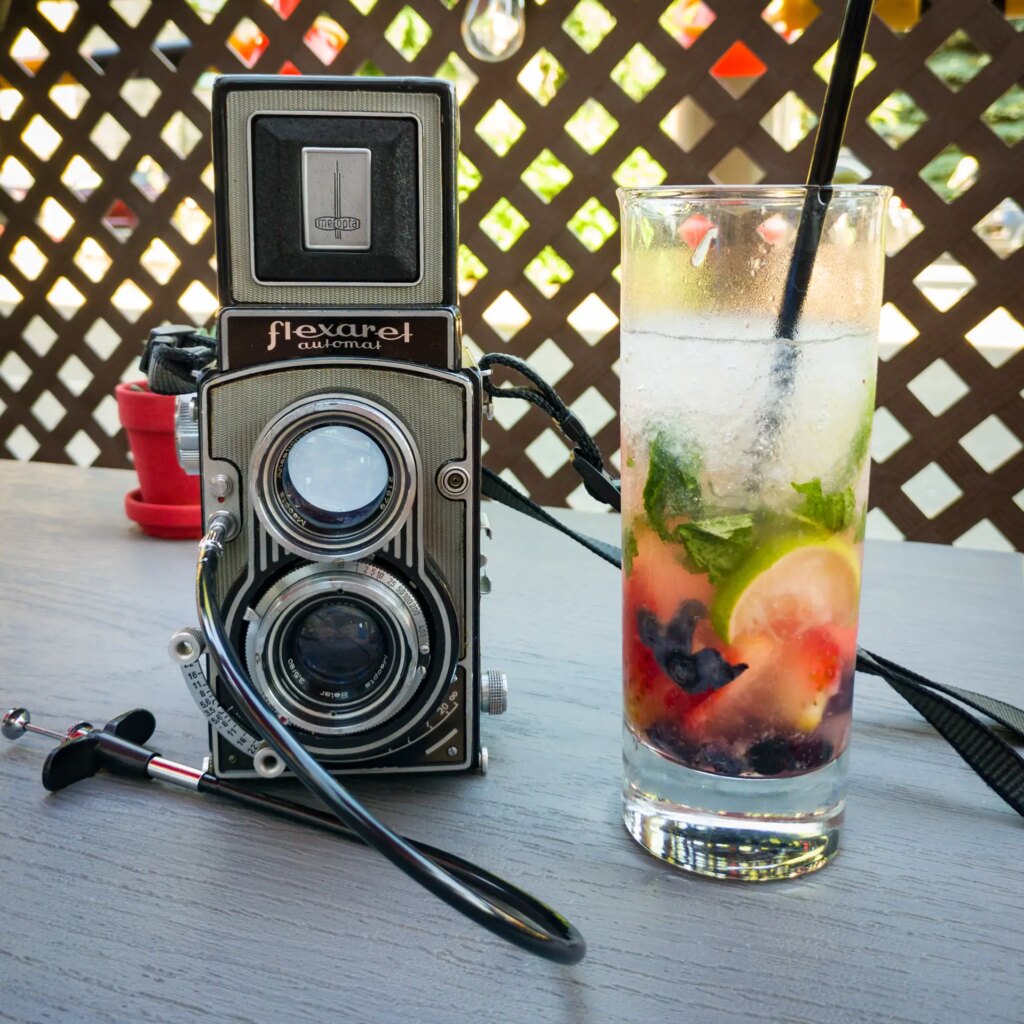 Flexeret VI Camera and a glass of mojito on the table