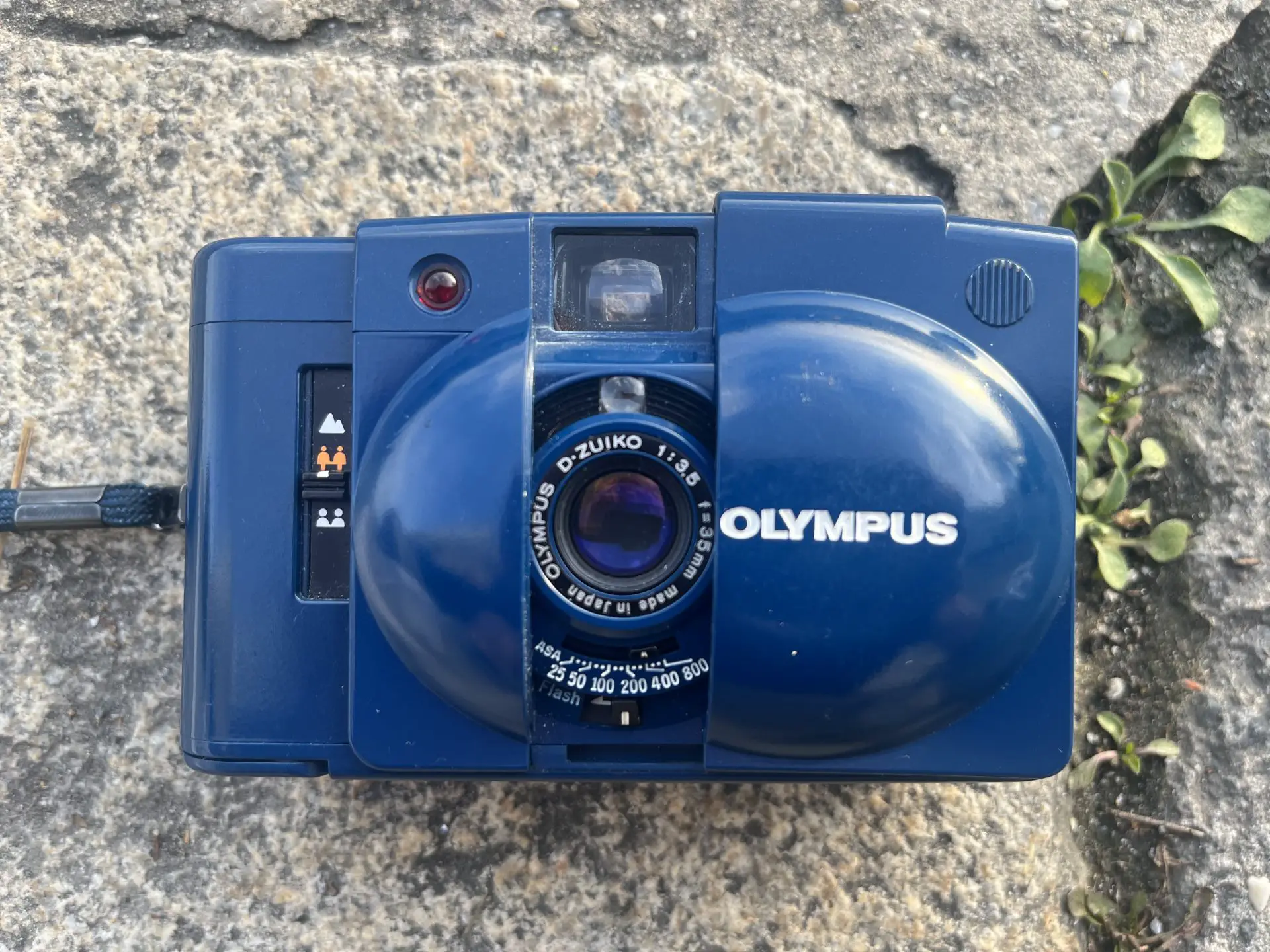 Olympus XA2