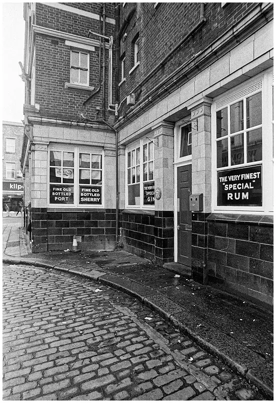 Woolwich Pub