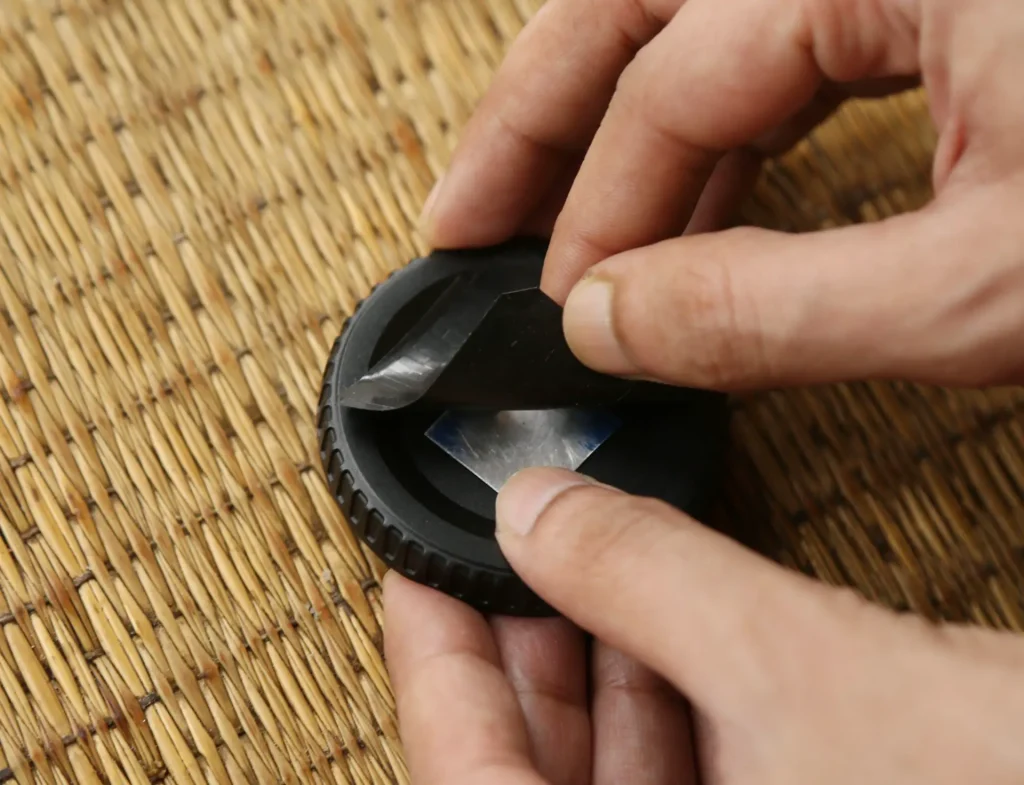 mounting a pinhole on a DSLR body cap