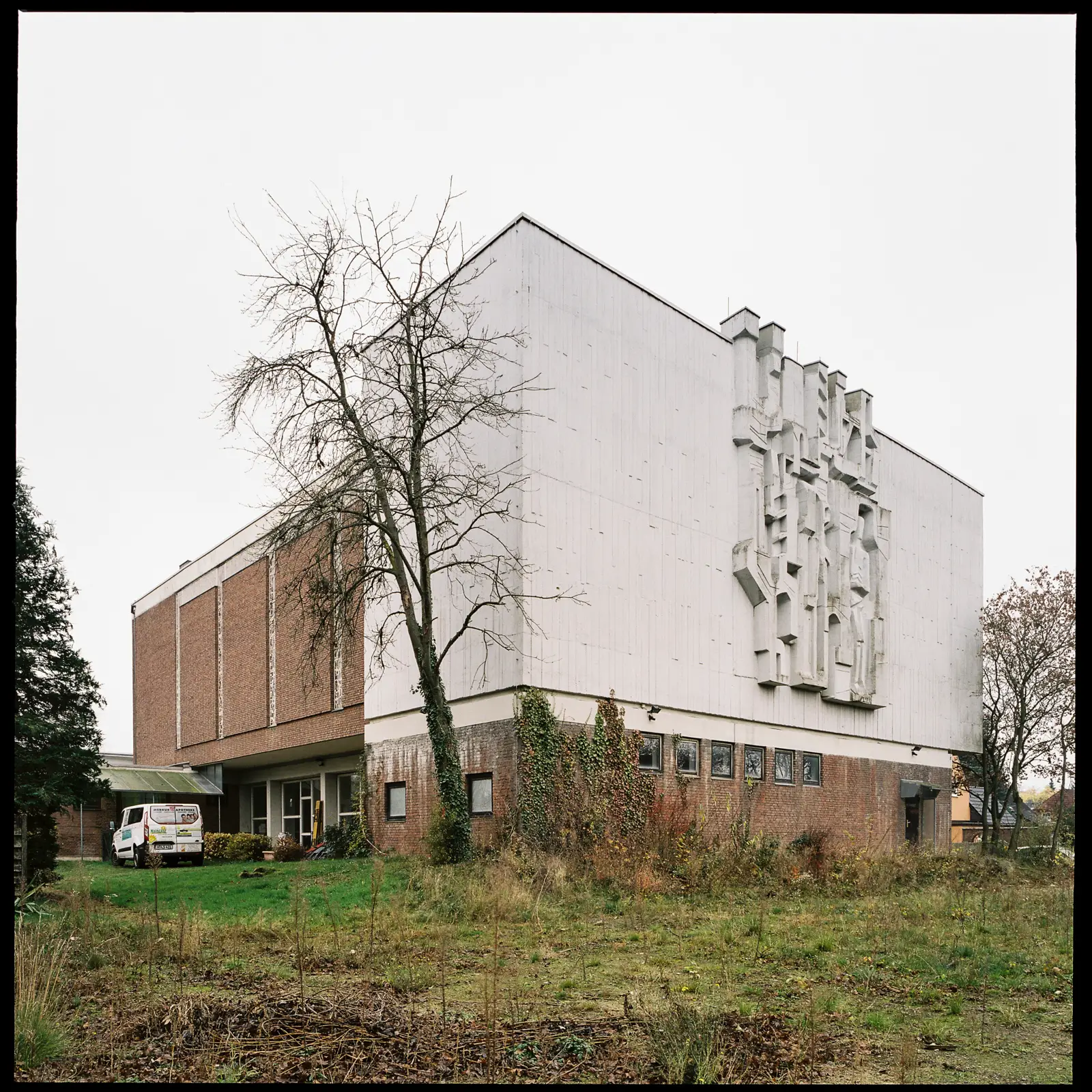 monumental rear facade of a post-war church with a huge wall relief