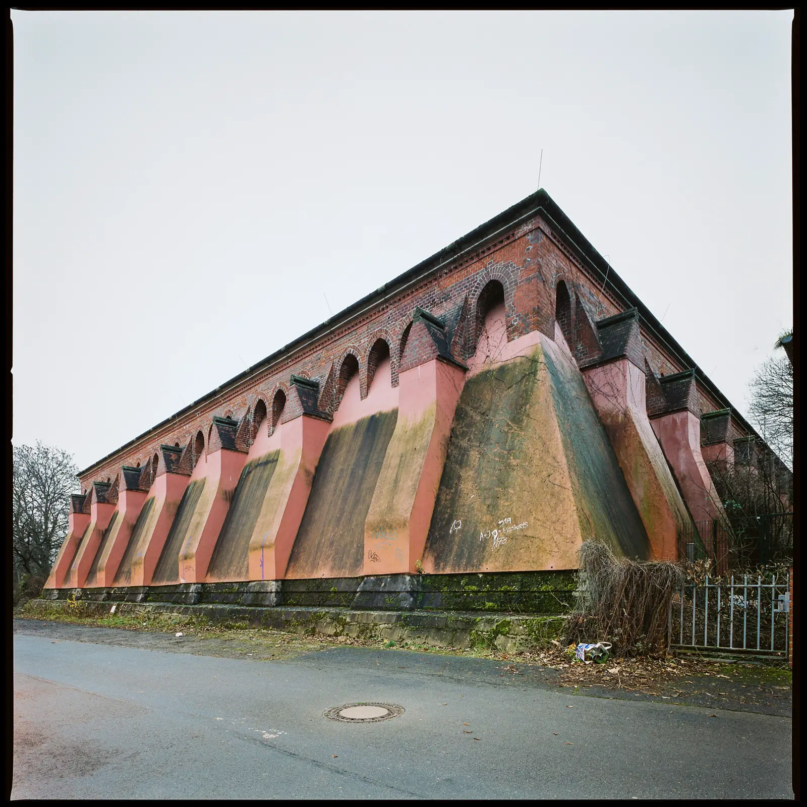 6x6 photograph of the run-down looking water reservoir on top of the Linden hill in Hannover