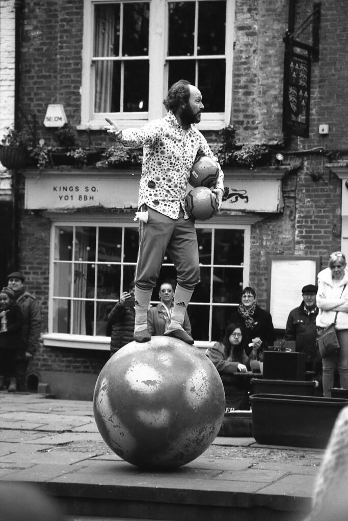 York busker, OM1, Kodak 400tx