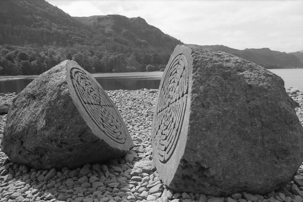Carved stones, Derwent Water, OM1, Kodak 400tx