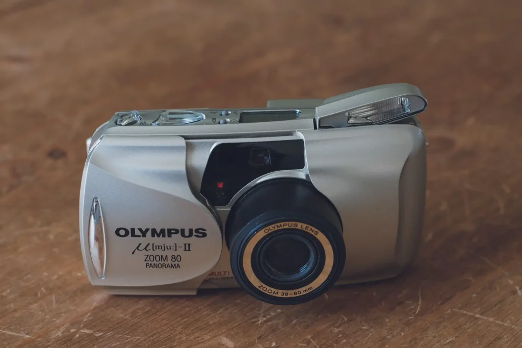 Olympus Mju II Zoom 80 Panorama front view