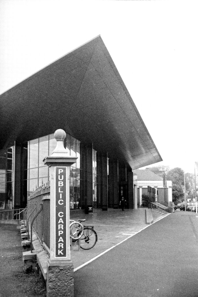 Rollei Superpan 200, Rodinal 1:25 - Dunedin's Toitu museum.