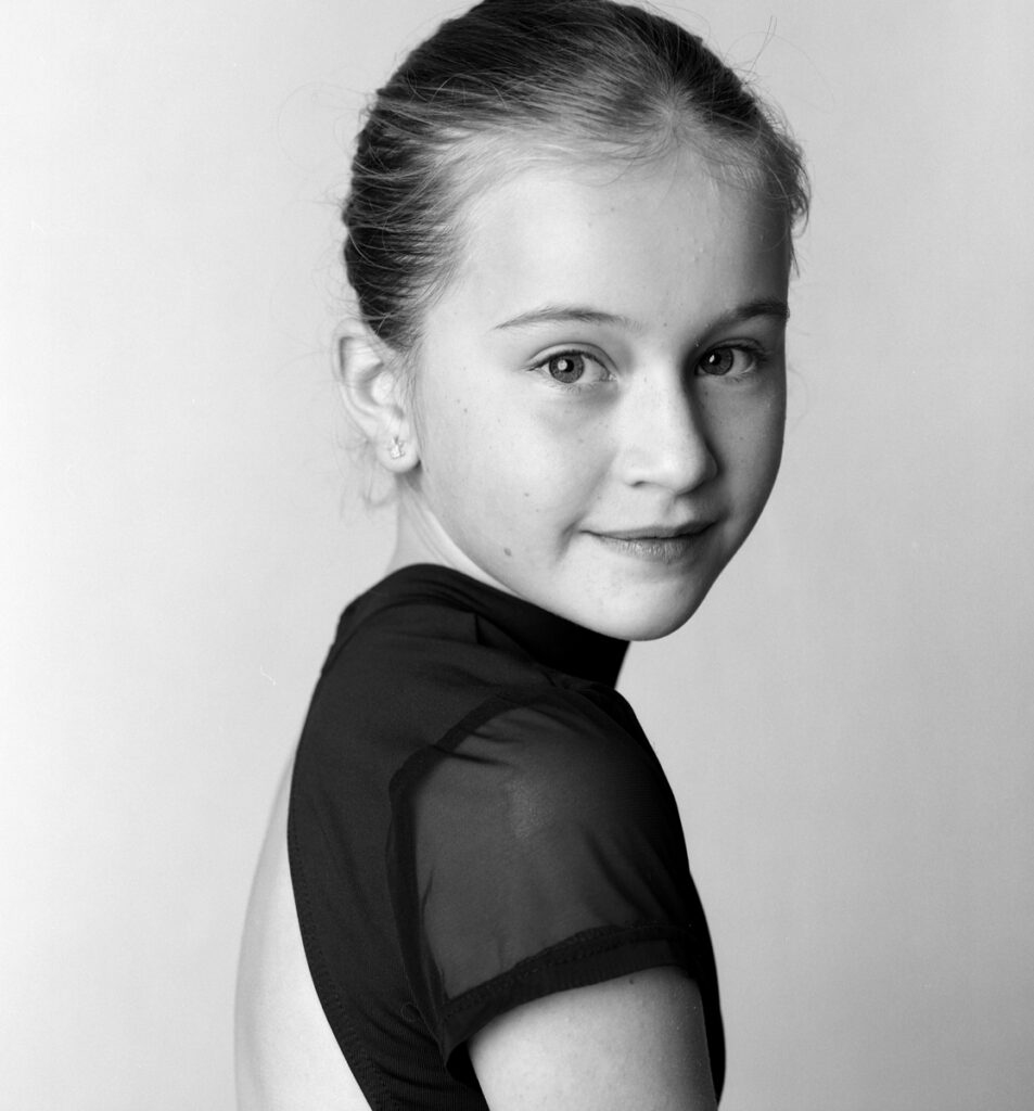 Portrait photograph in black and white of a young ballet dancer by Ted Smith Photography