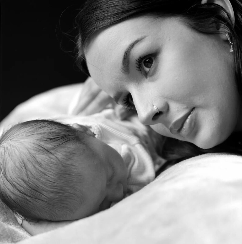 Mother and baby photography shoot in black and white by Ted Smith Photography 