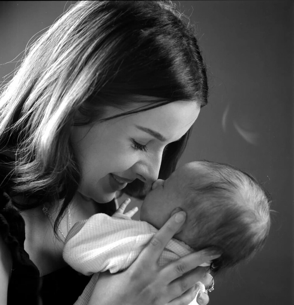 Mother and baby photography shoot in black and white by Ted Smith Photography 