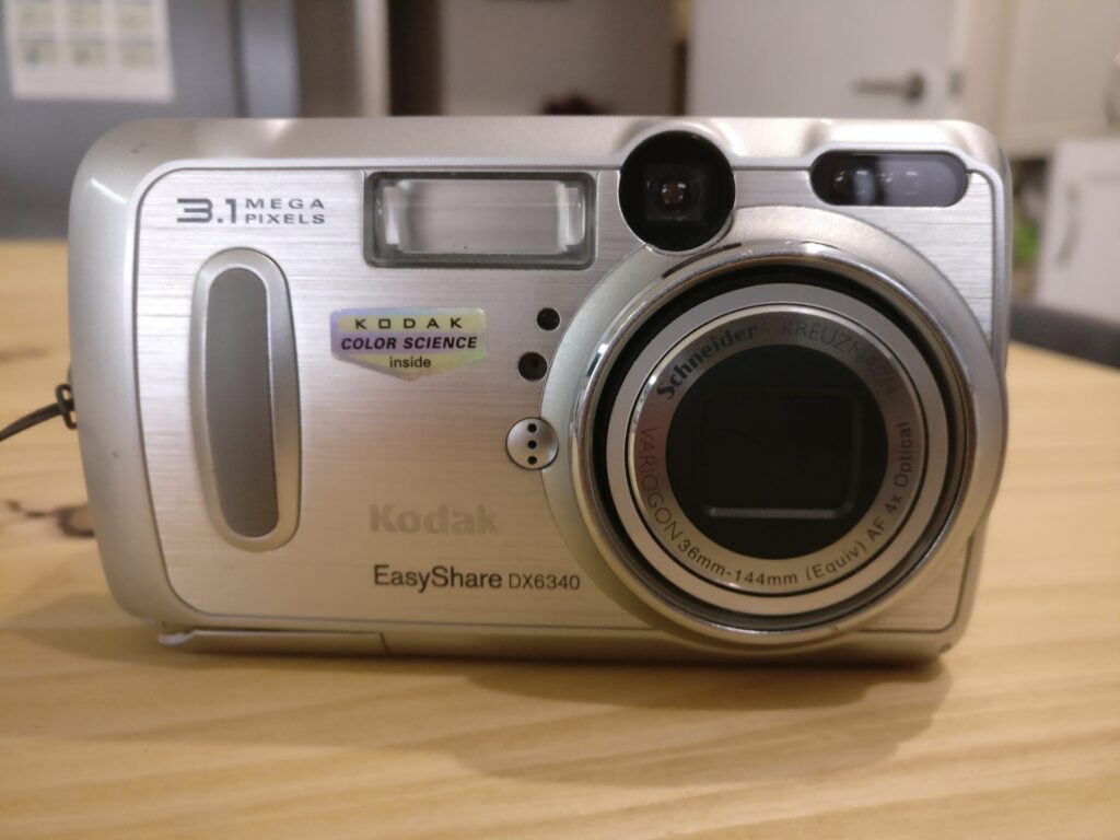 Kodak EasyShare DX6340 front view