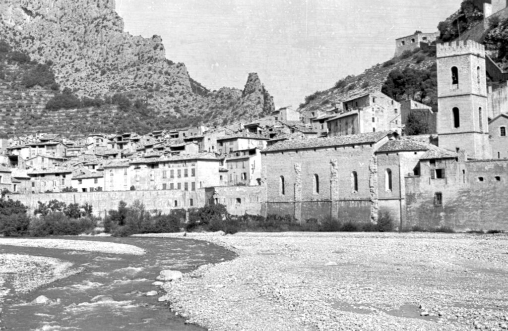 Black and white image of Entrevaux in the Alpes-de-Haute-Provence, France.