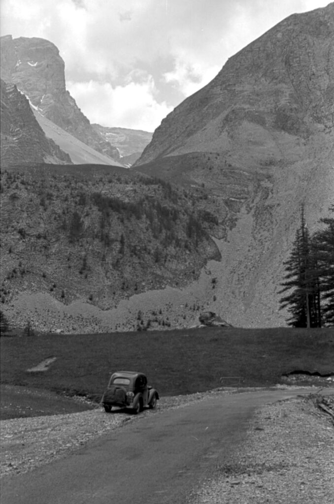 Black and white image of a car near Bayasse, France.