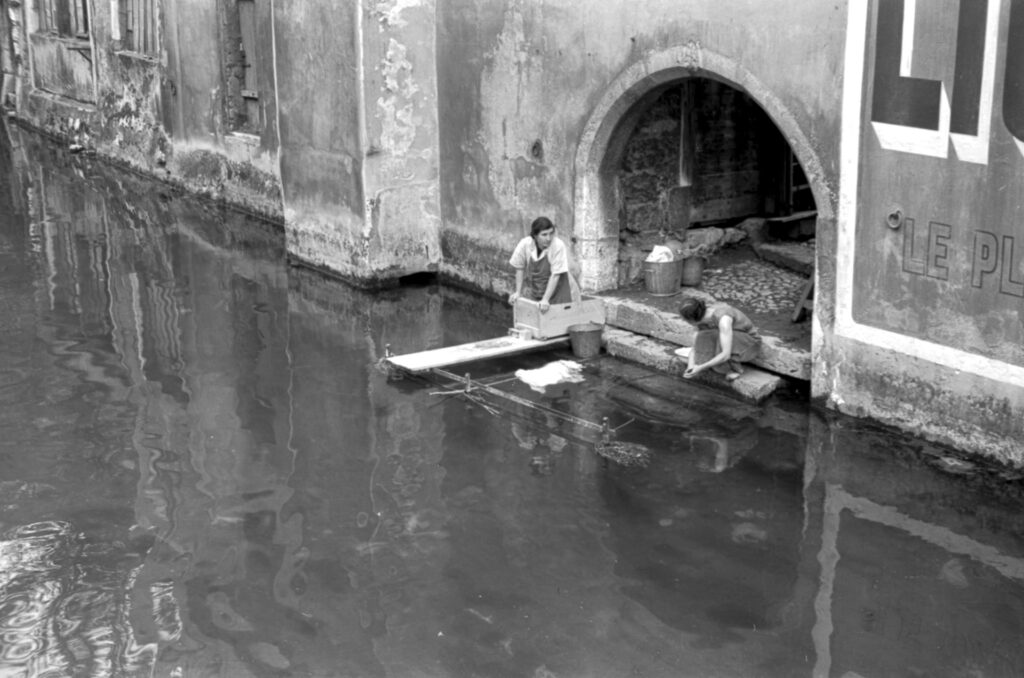 Black and white image of Annecy, France.