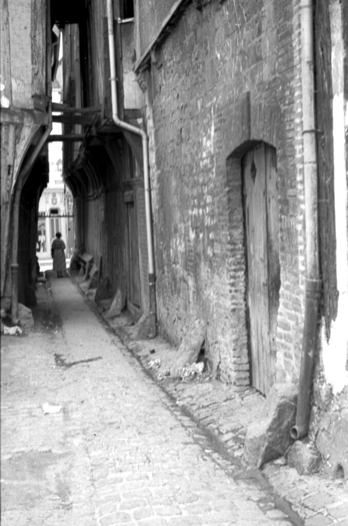 Black and white image of Annecy, France.