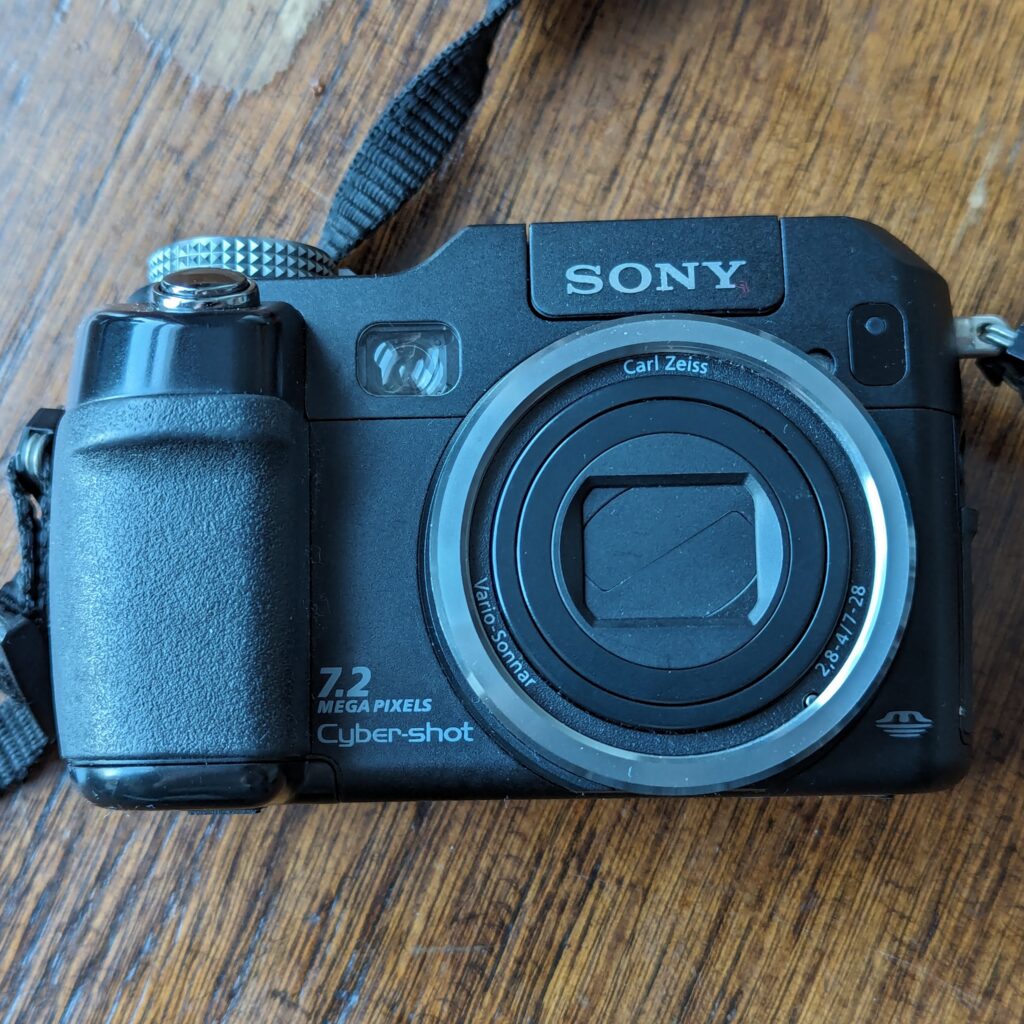 Image of the Sony Cybershot DSC-V3 Camera on a wooden desk