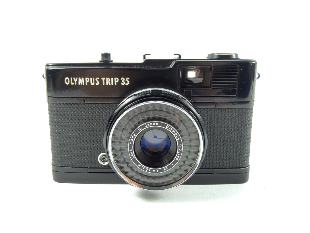 Olympus Trip 35 - Shooting my black camera in Munich - 35mmc