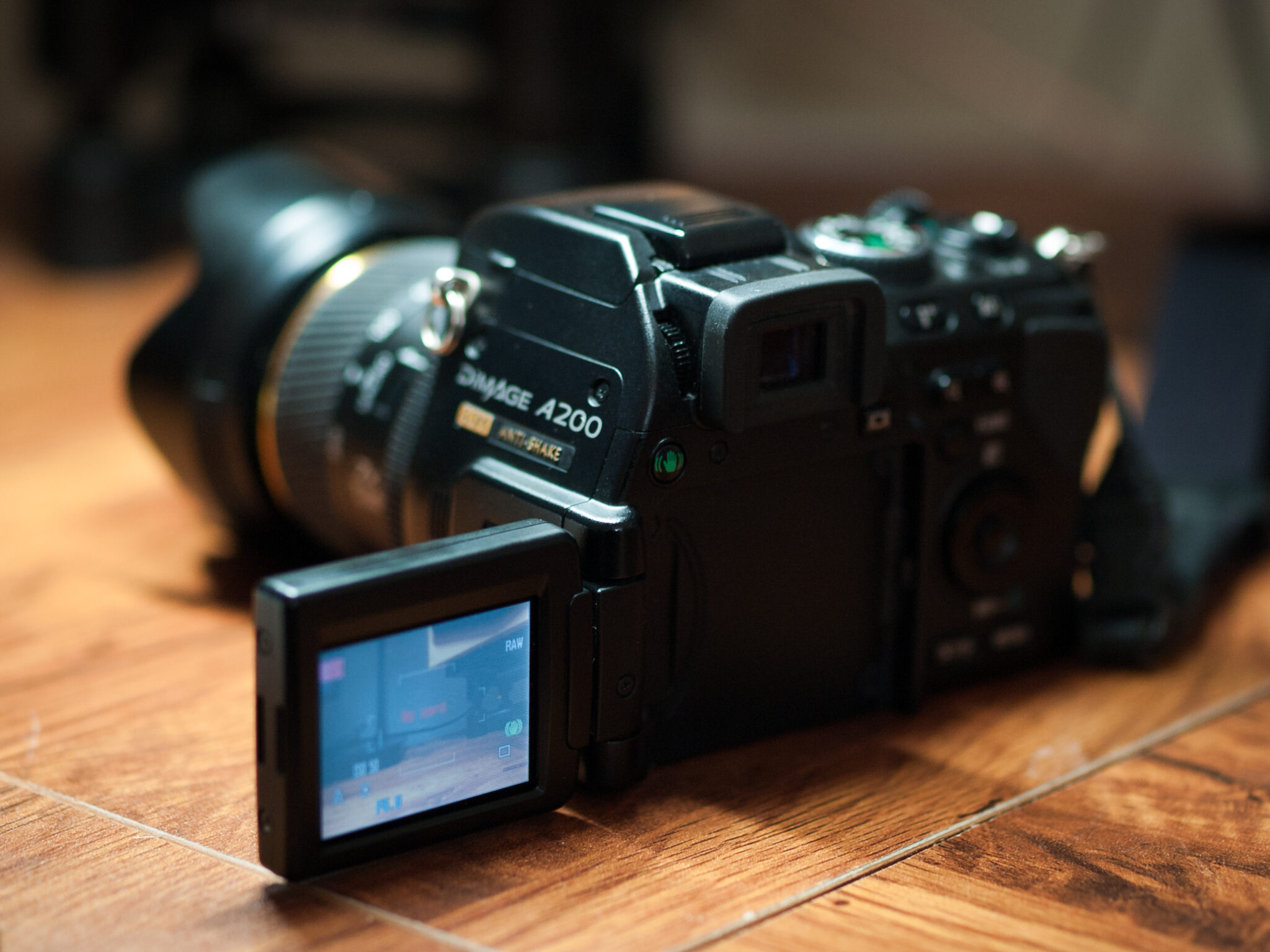 【付属品多数】KONICA MINOLTA DiMAGE A200 付属品多数】KONICA-MINOLTA-DiMAGE-A200