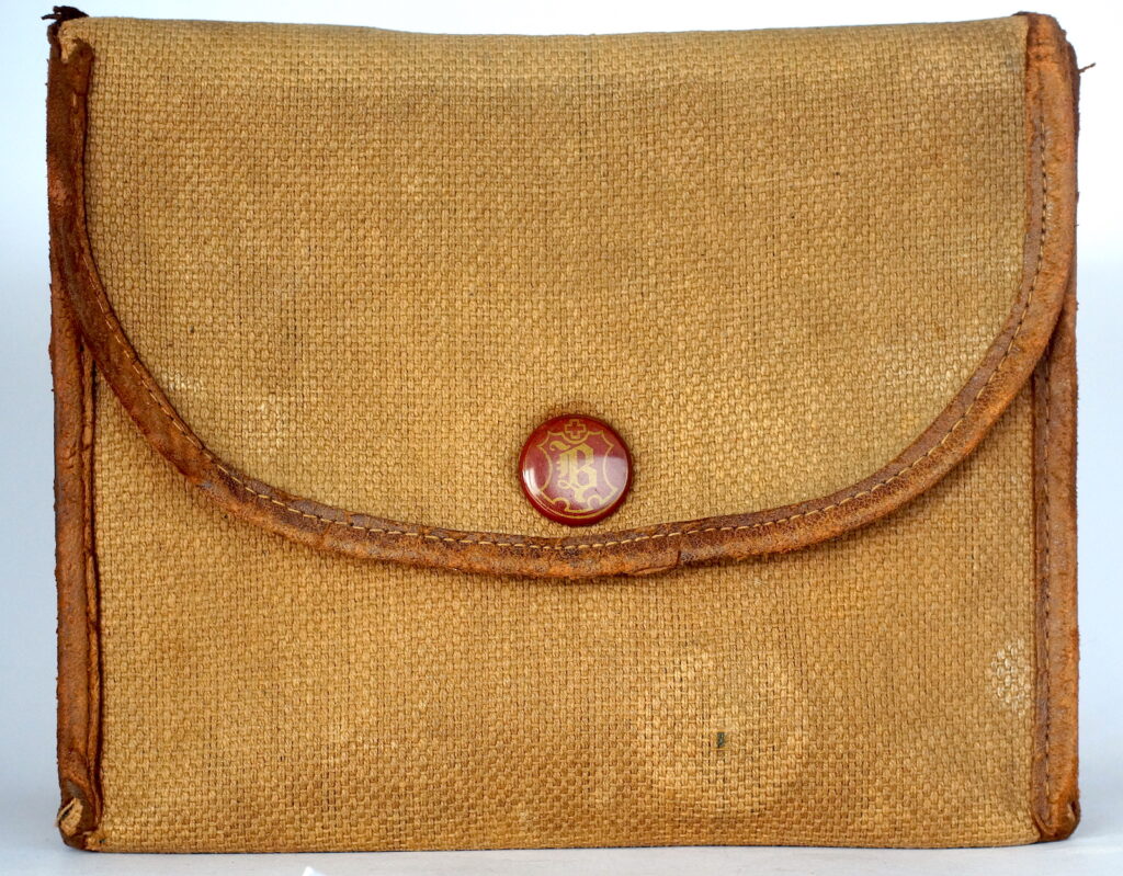 Canvas case with monogrammed press stud.