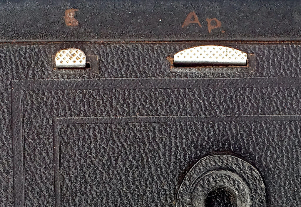 Pull-up exposure controls, shutter on the left and apertures on the right.