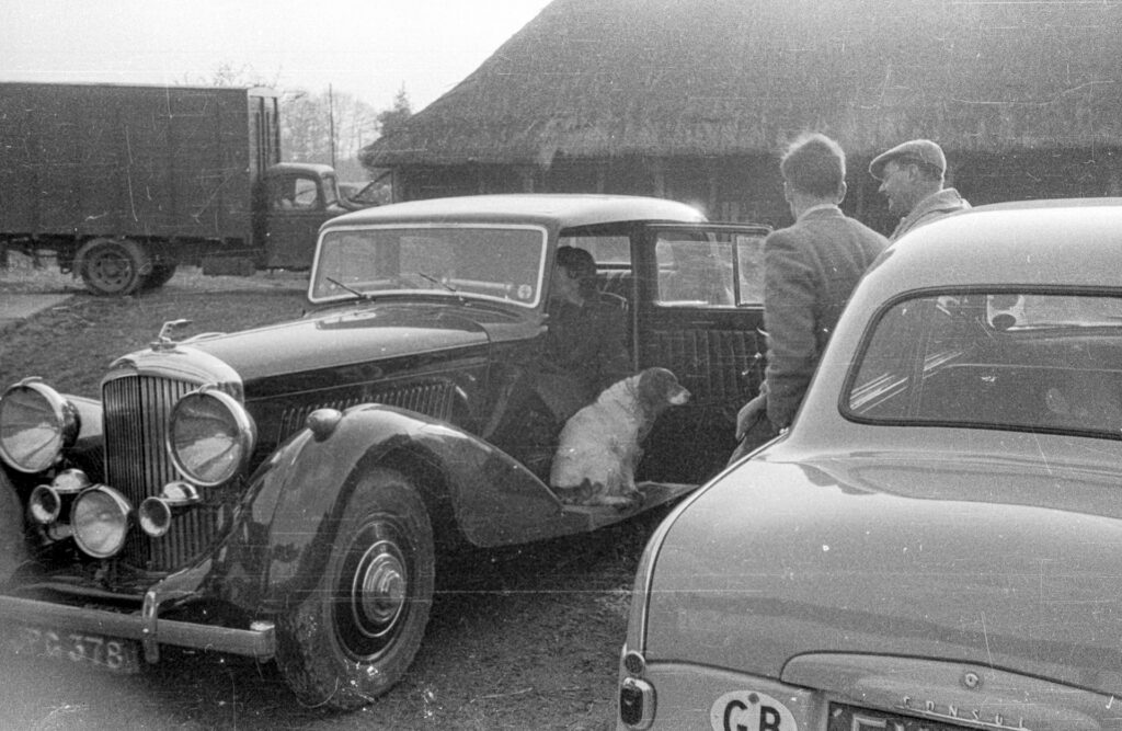 Old B&W image of a Bentley.