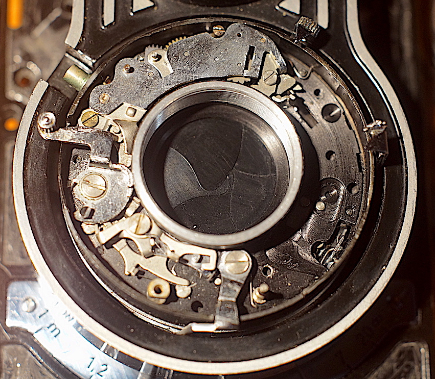 The right hand half of the mechanism is missing.