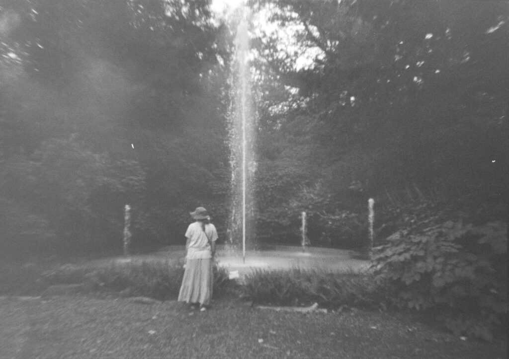 THE 5 DOLLAR FOUNTAIN