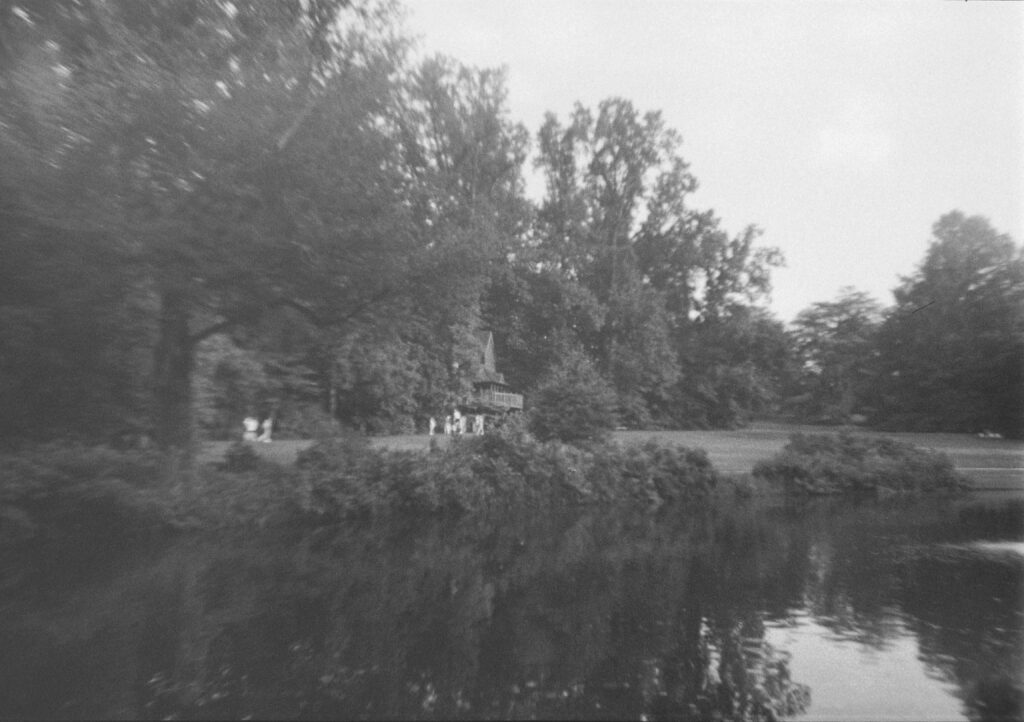 TREEHOUSE ON THE LAKE