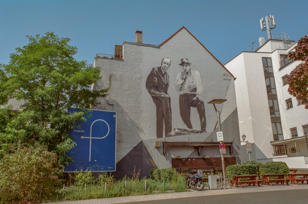 Signpost to the Museum Abteiberg