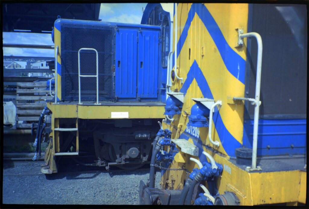 A pair of NZ Rail diesels at rest.