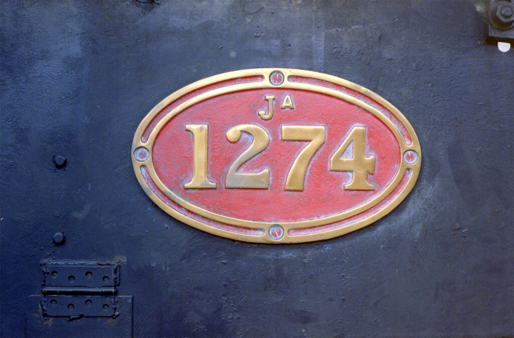 No. plate of steam locomotive preserved and displayed at the Toitu Early Settlers Museum, Dunedin. Photo thrugh glass.