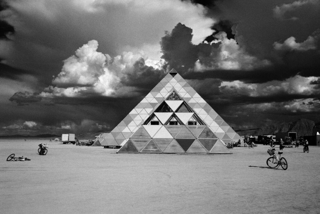 PlayAlchemist - Lens: 35mm W-Nikkor f2.5 - ISO 400