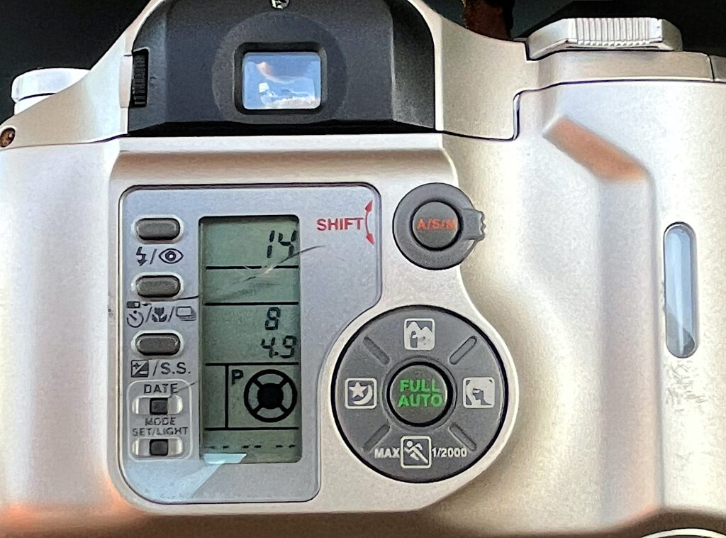 The main control panel with the programme buttons providing wide depth of field at 12 o’clock (landscape), shallow dof (portrait) at 3 and full auto in the centre. All easily found with the camera in shooting position.