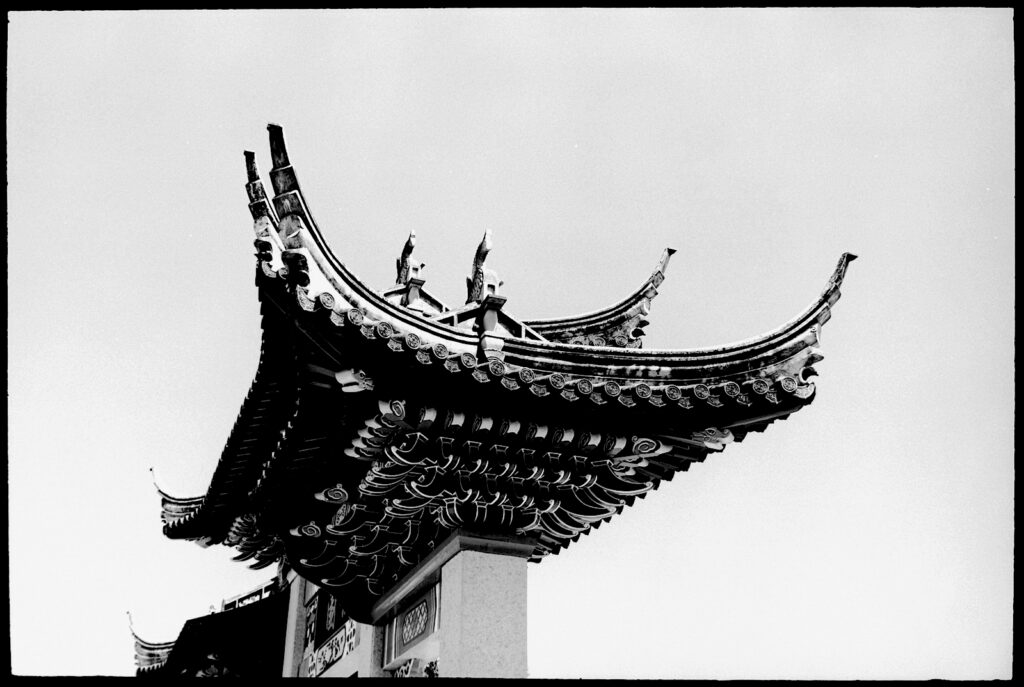 Entrance arch to Dunedin’s Chinese Gardens rendered very crisply but with more space around it than intended.
