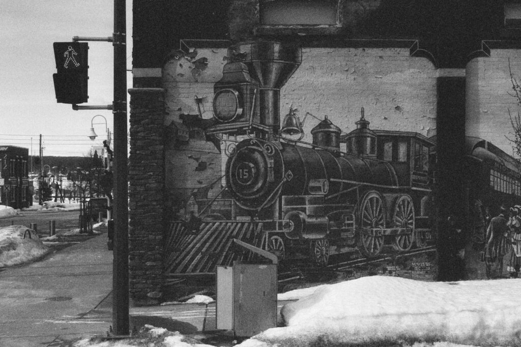 Mural of a train in Midland