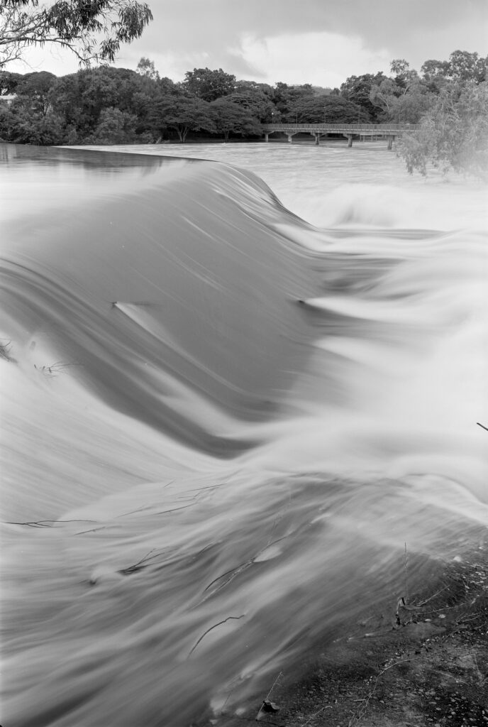 Black Weir in flood, vertical
