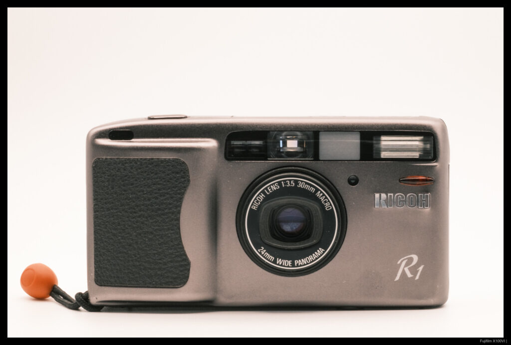 A head-on view of a Ricoh R1