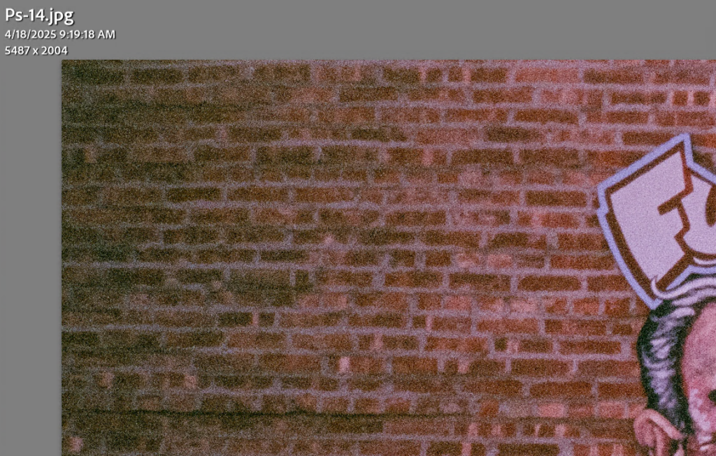 A screenshot showing vignetting and loss of detail in the corners of an image taken with the Minolta P's