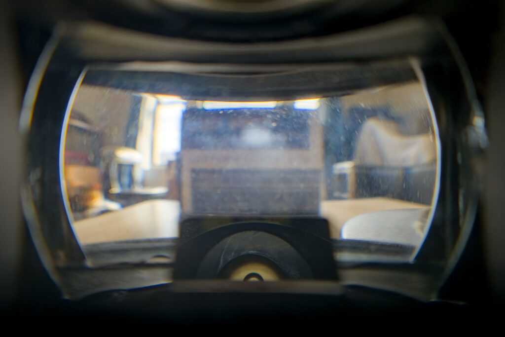 The view through the Horizont's accessory viewfinder, with the projected spirit level in the lower part of the frame